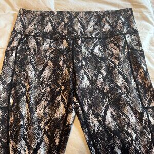 CVG ~ Athletic Legging Capris ~ PERFECT CONDITION ~ Snake like pattern